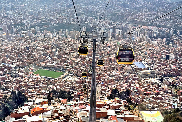 Mi Teleférico, Bolívia: Um dos mais importantes do mundo, o Mi Teleférico é o maior sistema de teleféricos urbanos do mundo, com 33 km de extensão e 11 linhas. Inaugurado em 2014, ele foi projetado para resolver os problemas de transporte público da capital, La Paz. 