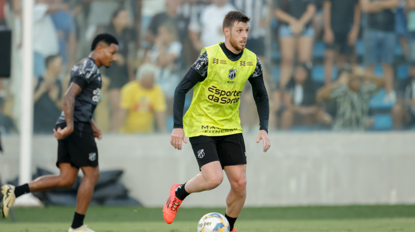 FORTALEZA, CEAR&Aacute;,  BRASIL- 11.01.2025: Aylon. Treino aberto do Cear&aacute; Sporting Club no Est&aacute;dio Presidente Vargas. (Foto: Aur&eacute;lio Alves/Jornal O POVO)