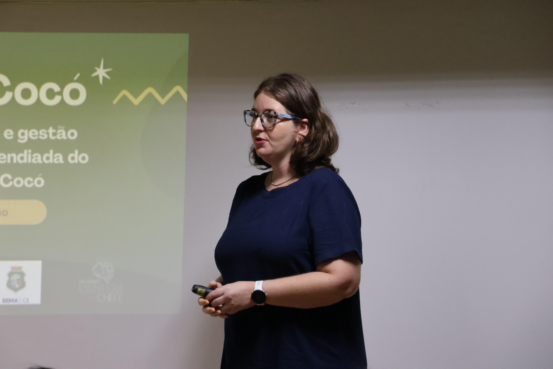 Anna Abrah&atilde;o, coordenadora do projeto RestauraCoc&oacute;, detalha as etapas para revitalizar &aacute;rea afetada na Cidade 2000, em Fortaleza