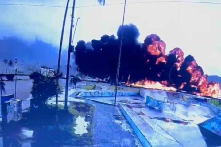 Uma aeronave de pequeno porte explodiu na Praia do Cruzeiro, em Ubatuba, no litoral de São Paulo, após ultrapassar a pista do aeroporto durante o pouso no dia 9/1. O piloto Paulo Seghetto, 55, ficou preso às ferragens e acabou morrendo no local, enquanto os quatro passageiros foram resgatados com vida. Uma pessoa que estava no calçadão da praia sofreu ferimentos quando tentava correr. 
