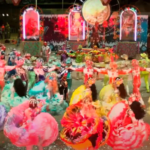 Festa Junina de Caruaru (PE) - Conhecida como a Capital do Forró, acontece durante todo o mês de junho, no agreste de Pernambuco. É marcada por quadrilhas, forró pé de serra, comidas típicas como pamonha e canjica, além de concursos de arte figurativa em barro e apresentações culturais. A tradição das fogueiras e a animação nos polos culturais atraem milhões de visitantes todos os anos.