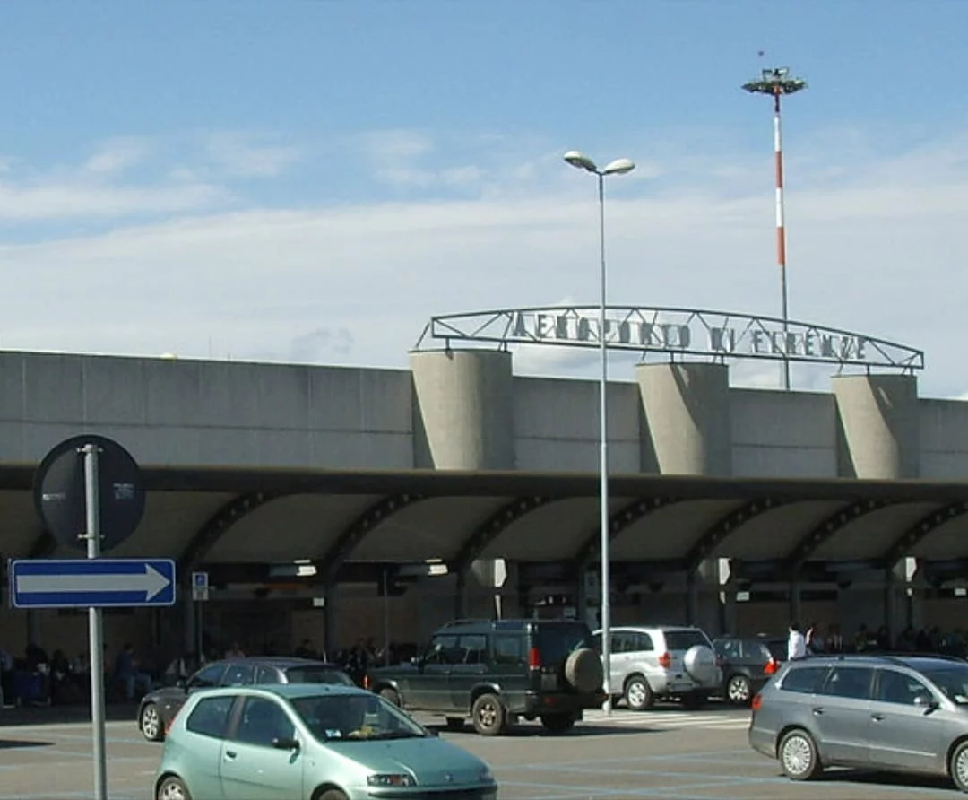 O aeroporto de Florença (Firenze em italiano) é o primeiro a planejar a construção de um vinhedo no telhado do terminal de passageiros. 