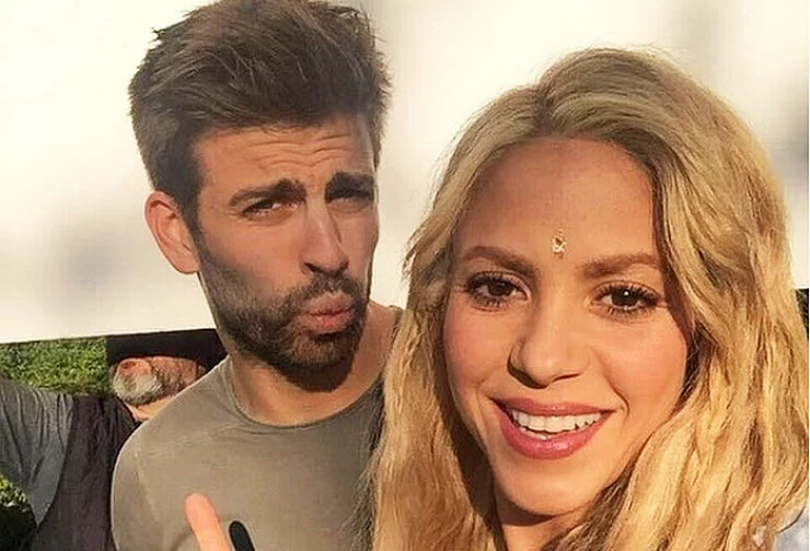 A turnê, porém, não é o único motivo pelo qual Shakira tem sido notícia. Outro evento que gerou muita repercussão foi sua música Bzrp Music Sessions, Vol. 53, em parceria com o DJ e rapper argentino Bizarrap, lançada em 2023.