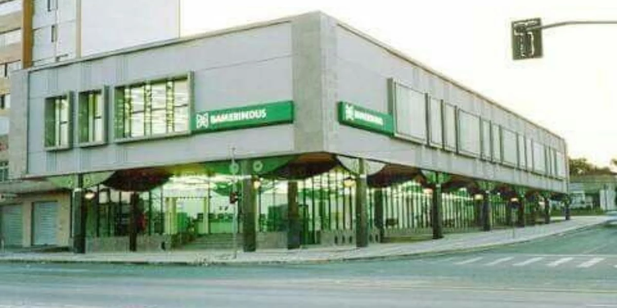 O Bamerindus encerrou suas atividades em 1997 após sofrer intervenção do Banco Central, com uma parte sendo incorporada ao grupo britânico HSBC. 
