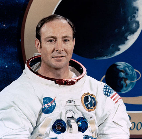 Edgar Mitchell - Nascido em 17/9/1930.  Formado pela Universidade de Carnegie Mellon/Escola de Pós-Graduação Naval. Pisou na Lua em 5/2/1971. Morreu em 4/2/2016, aos 85 anos. 