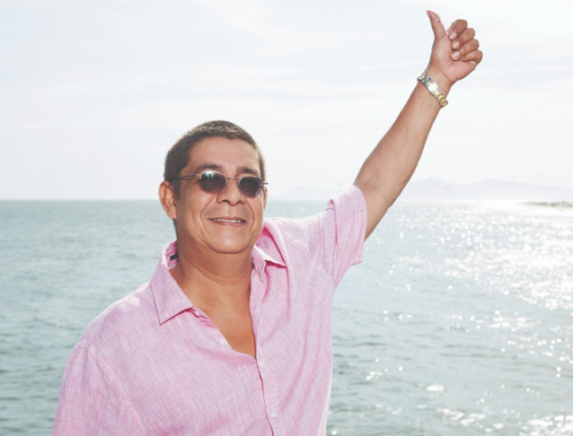 Zeca Pagodinho: O sambista, um dos maiores do Brasil, já foi garçom em empresa e disse, em entrevista a Jô Soares, que derramou muito café quente nas mãos dos chefes. 