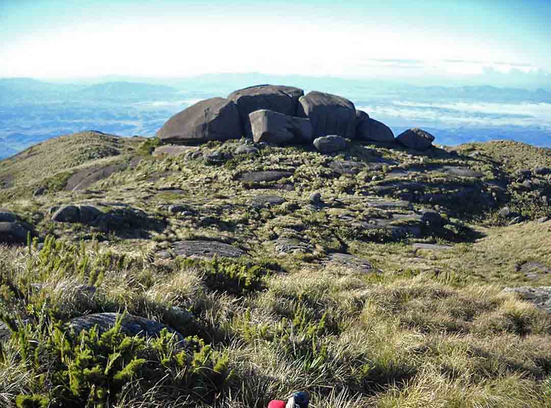Castelos do Açu, Rio de Janeiro: Localizada no Parque Nacional da Serra dos Órgãos, essa formação rochosa requer um pouco mais de imaginação do que as outras. Dizem que se parece uma baleia, com a cabeça à esquerda da foto e a cauda à direita.