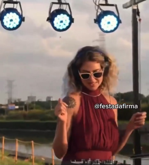 Ainda de acordo com o g1, DJs tocaram apenas para os funcionários, que permaneceram no local sob sol e chuva, aguardando visitantes.