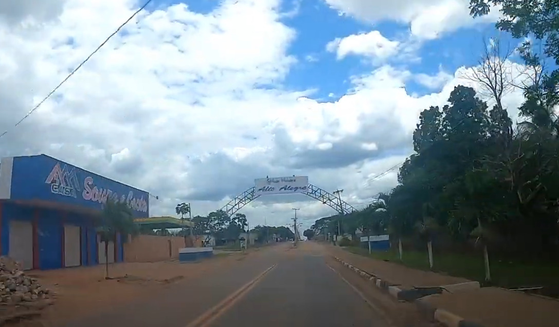 Alto Alegre (RR) - 38,38 pontos - Enfrenta problemas graves de acesso a saneamento básico e saúde. Sofre com desmatamento e conflitos relacionados a terras indígenas. A economia tem baixo desenvolvimento industrial e comercial.