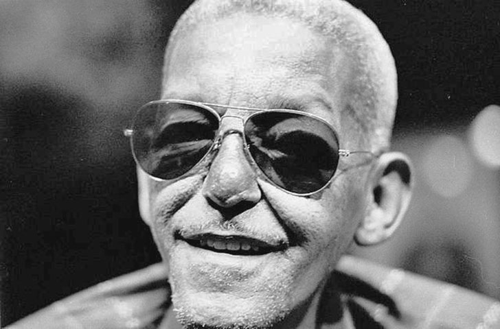 Cartola: O músico, um dos poetas do samba brasileiro, foi servente de obras. Tanto que seu apelido se originou do chapéu-coco que ele usava para se proteger do cimento. Cartola morreu em 1980. 