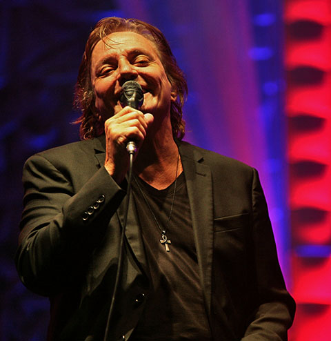 Fábio Júnior: O cantor e ator já fazia teleteatro aos 13 anos. Mas ele trabalhou na banca de jornais do pai. 