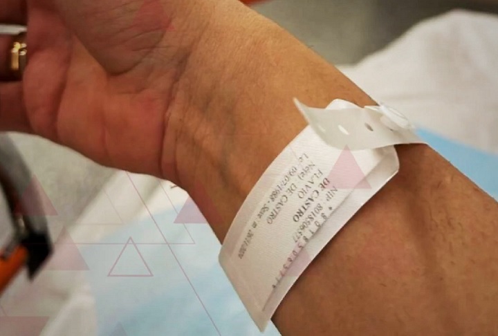 Em outra mensagem ao francês, ele escreveu que recebeu alta ao meio-dia, mesmo horário do seu voo para o Brasil. Fui na imobiliária que me alugou o apartamento pra pedir ajuda. Quero ficar pelo menos um dia a mais até conseguir um novo voo, disse. 