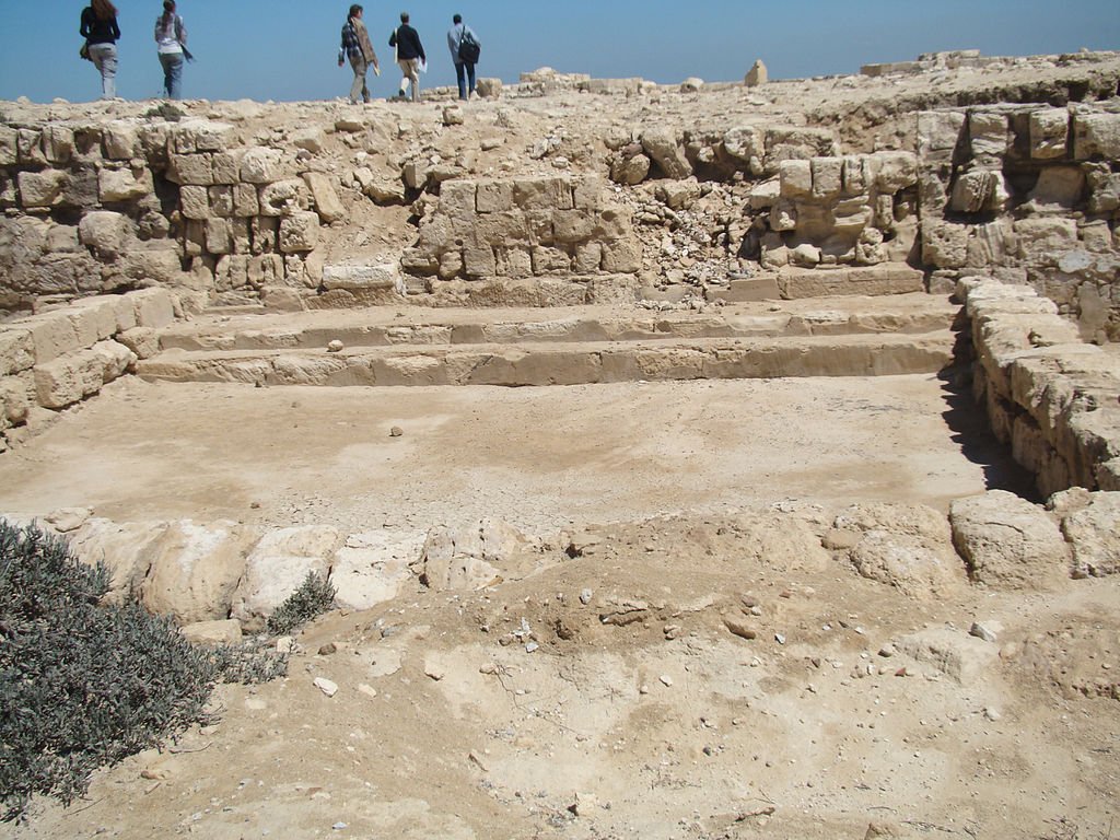 Esforços de conservação e pesquisa continuam em andamento para proteger e preservar o patrimônio cultural dessa área.