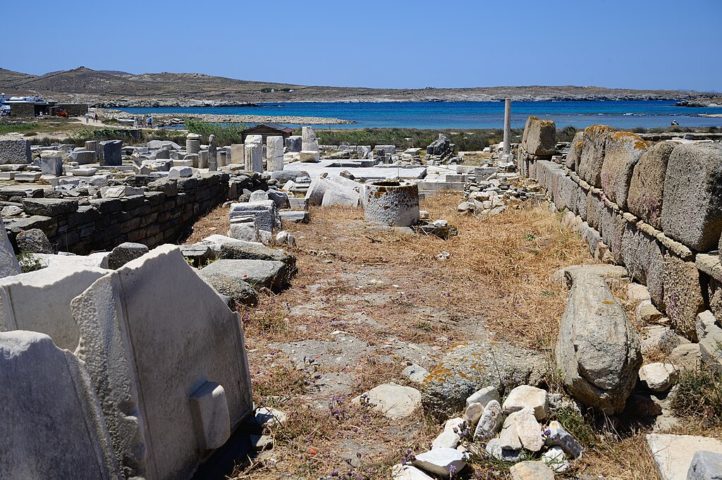  Além disso, foram encontrados vestígios de várias moradias gregas do tipo oikos, datadas do período helenístico-romano.