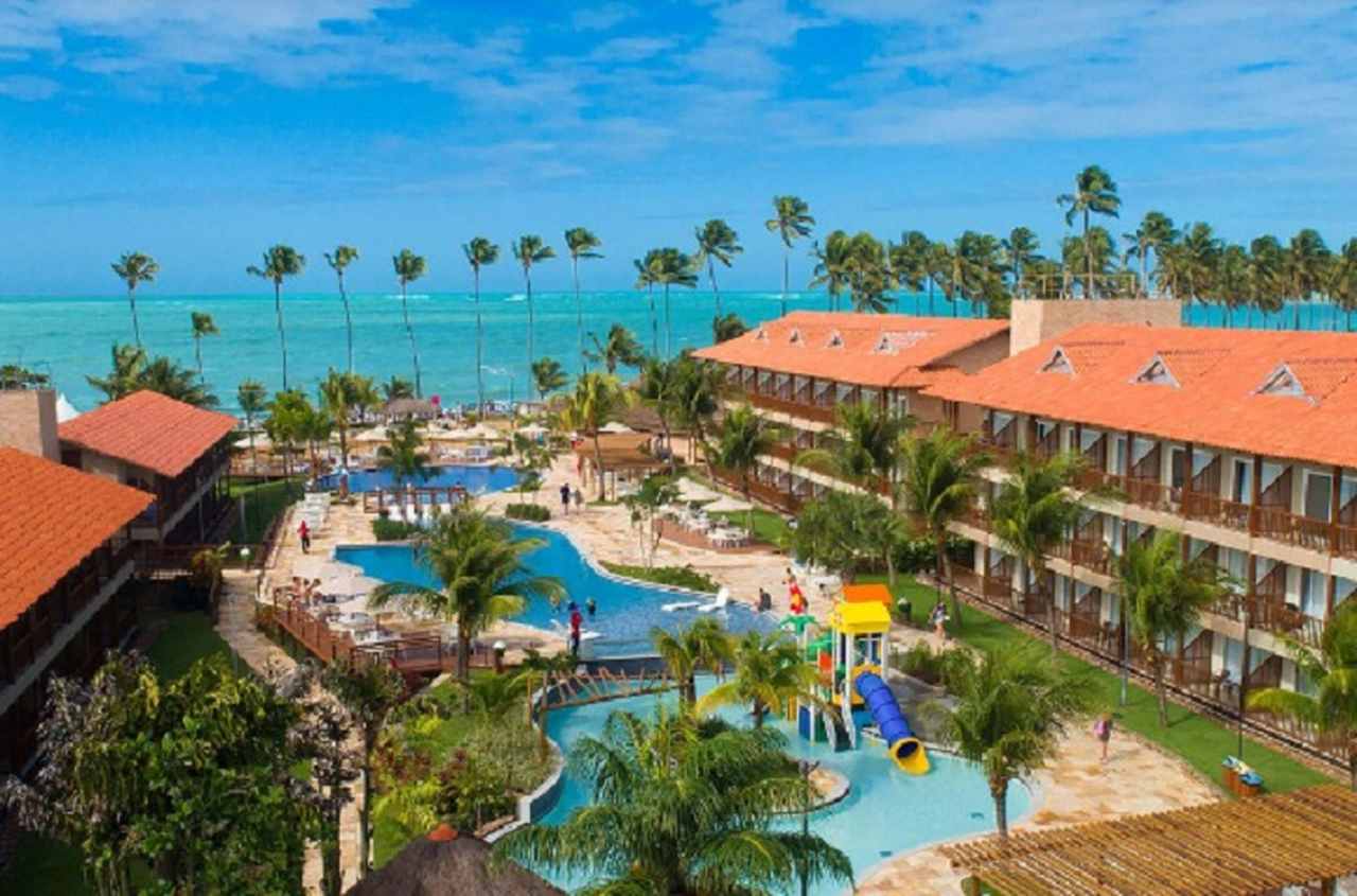 Suas praias de águas cristalinas, sua culinária deliciosa e suas manifestações culturais refletem a alma de um povo acolhedor e orgulhoso de suas raízes.