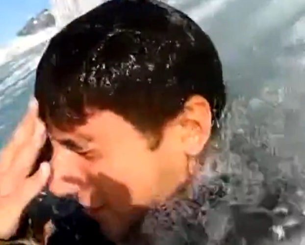 Osurfista ficou preso em uma corrente de retorno, uma situação que não é incomum de acontecer com quem está nas águas de Copacabana.