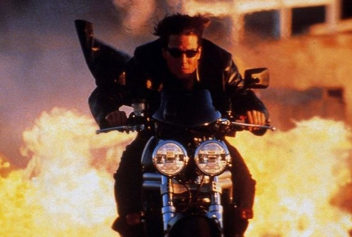 Tom Cruise - É fã de motos e dispensa dublês em muitas cenas que envolvem perseguições sobre duas rodas nos filmes de ação que ele protagoniza. Cruise usou sua Triumph Speed Triple em Missão Impossível 2. 