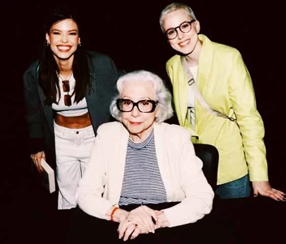 Na sequência da carreira, em 2018, emendou uma nova protagonista, agora na novela Espelho da Vida. Nesta obra, ela interpretou as personagens Cris Valência e Julia Castelo.