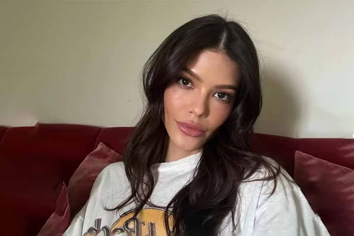 Na época, o organizador do evento Miss Ilha Pintada viu uma semelhança entre ela e a atriz hollywoodiana Catherine Zeta-Jones e a convidou para participar do concurso.