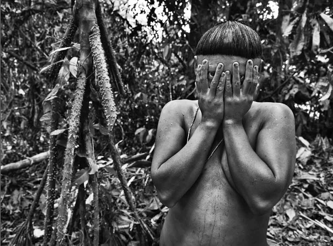 Na Amazônia brasileira, Salgado realizou expedições por sete anos. “Foi como trabalhar no paraíso”, registrou no livro com as imagens. 

