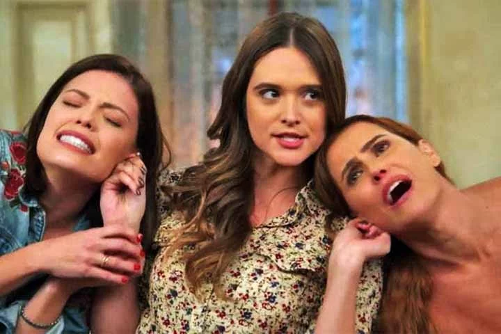 Em seguida, protagonizou ao lado de Deborah Secco e Juliana Paiva a novela das sete Salve-se Quem Puder, interpretando Kyra Romantini.