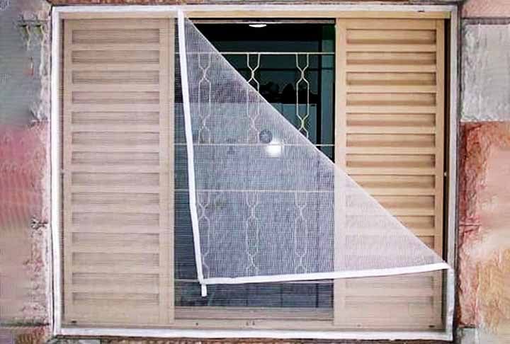 Telas de proteção - Outro macete bem conhecido de afastar os insetos voadores. As telas de proteção nas janelas devem ter orifícios de, no máximo, 1,5 milímetros.
