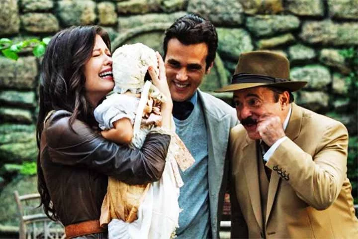 Na trama, a mocinha é prometida ao médico Fernão Moniz (Jayme Matarazzo), mas não concorda com seu pai José Augusto (Tony Ramos) da Quinta da Carrasqueira. O destino da moça acaba se cruzando com o de Inácio (Bruno Cabrerizo) por quem se apaixona.