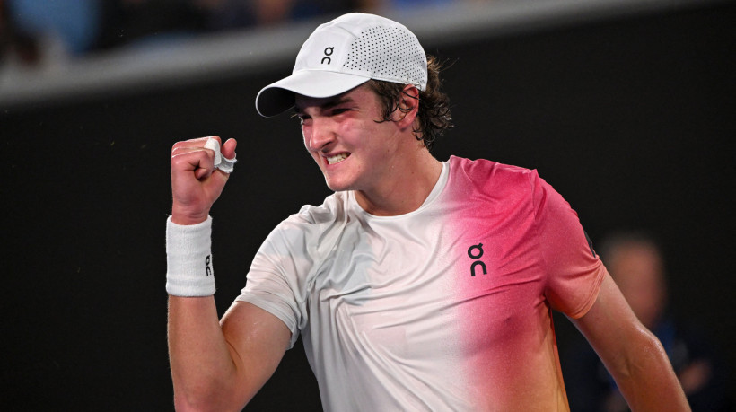 Aos 18 anos, Jo&atilde;o Fonseca conquistou o t&iacute;tulo diante do argentino Francisco Cerundolo na final disputada em Buenos Aires, neste domingo, 17 de fevereiro
