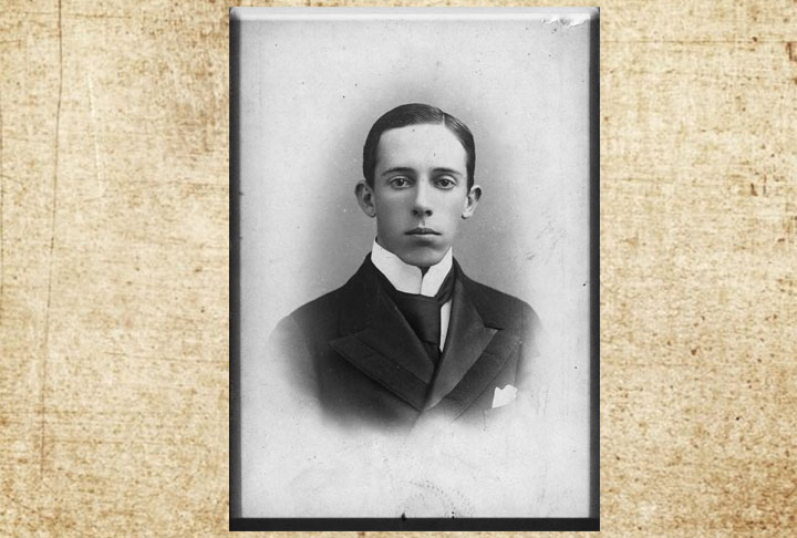 Dumont nasceu em 20/7/1873 em Palmira, município de Minas Gerais que hoje tem cerca de 47 mil habitantes. 