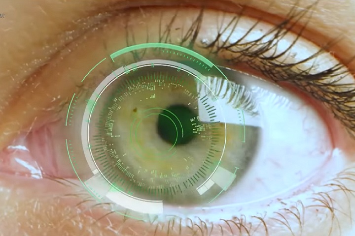 O projeto exige uma ampla base de usuários para ser eficaz, incentivando registros de íris com recompensas em criptomoeda.