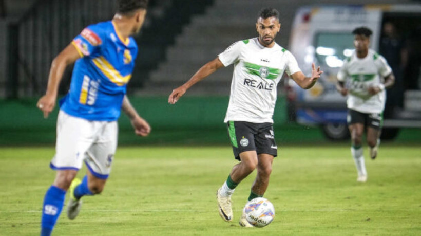 Coxa aplica 3 a 0 no Couto Pereira em jogo da segunda rodada do Paranaense. Maicon é titular, enquanto Rafinha entrou no segundo tempo