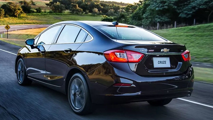 O Chevrolet Cruze foi um dos primeiros modelos a representar a marca no segmento de sedãs e hatchs médios no Brasil, porém, com a ascensão dos SUVs, que se tornaram os queridinhos dos consumidores, o modelo perdeu espaço.