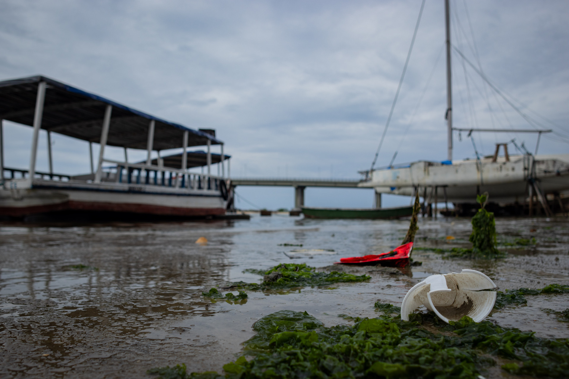 Lixo próximo ao rio Ceará
