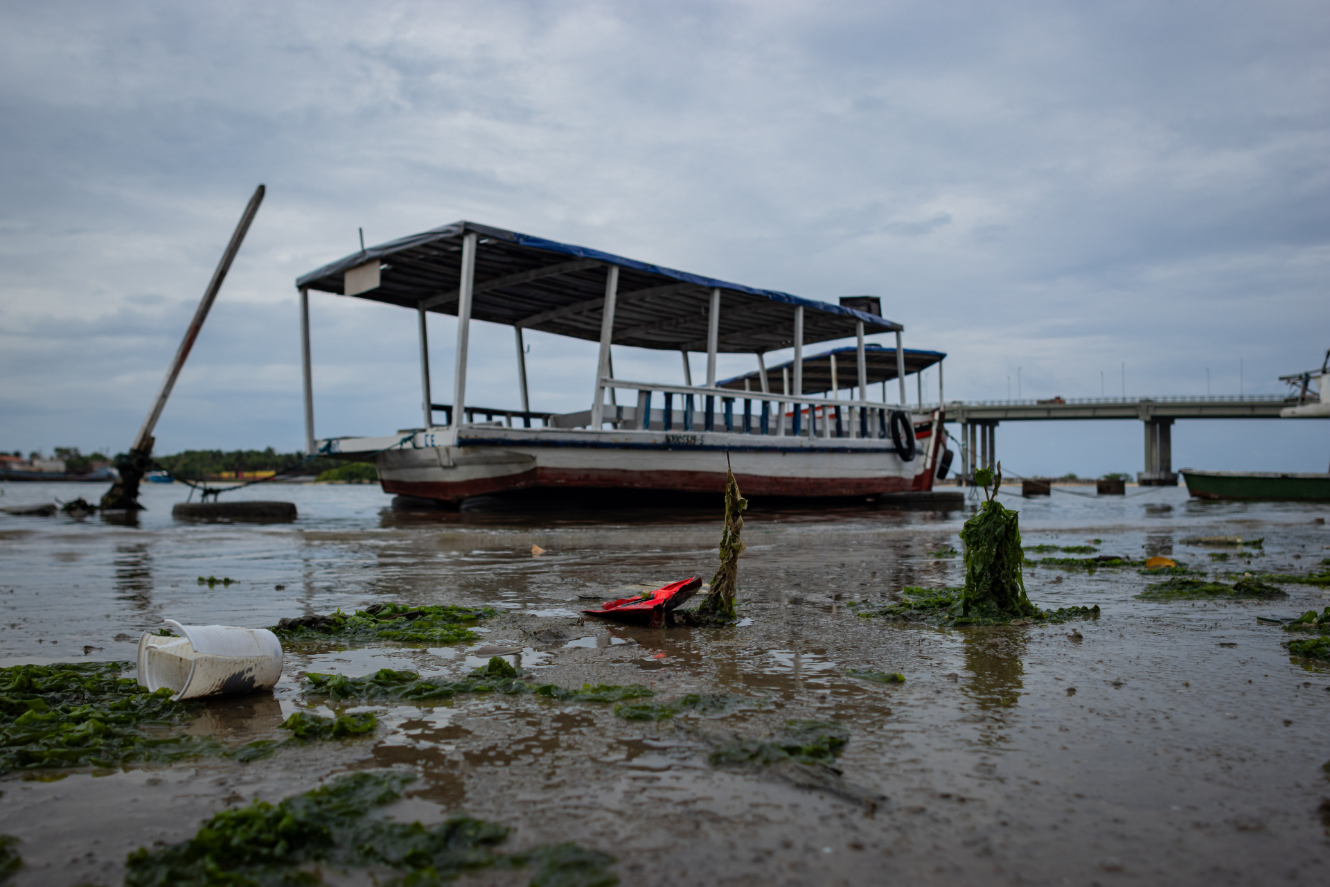 Lixo próximo ao rio Ceará