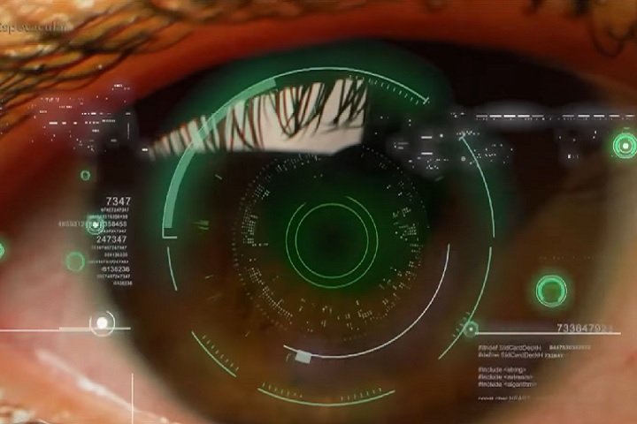 A World, por sua vez, alega que o registro de íris é deletado após o escaneamento, sendo substituído por um código usado para gerar a World ID, garantindo que os dados não sejam armazenados ou reutilizados.