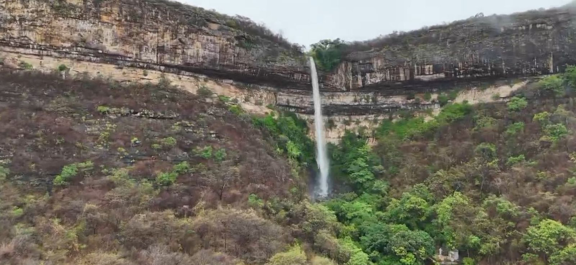 Bica do Ipu volta a jorrar após três meses