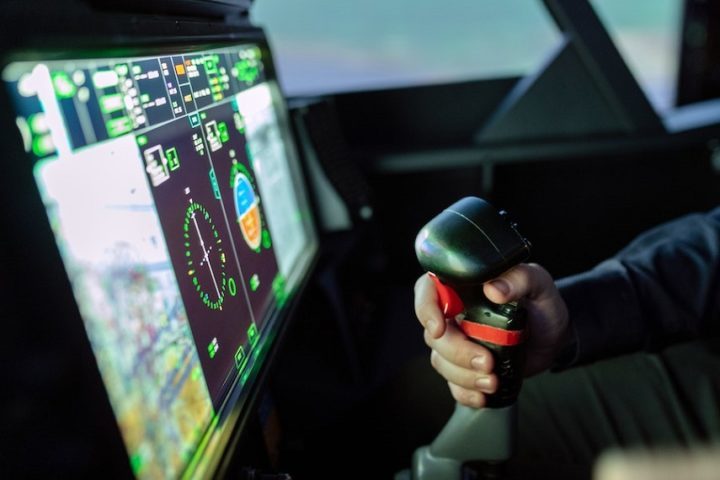 No entanto, o governo da Malásia assegurou ter investigado minuciosamente o comportamento do piloto e do copiloto antes da decolagem. Eles alegaram não terem encontrado nenhum indício de comportamento suspeito dos dois.