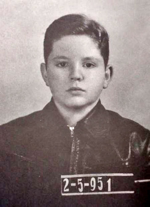  Aos 12 anos, Jô mudou-se para a Suíça, onde ficou por alguns anos. Ele chegou à Europa querendo ser diplomata.  Aprendeu cinco idiomas: inglês, espanhol, alemão, francês e italiano. Mas o interesse pelas artes falou mais alto.