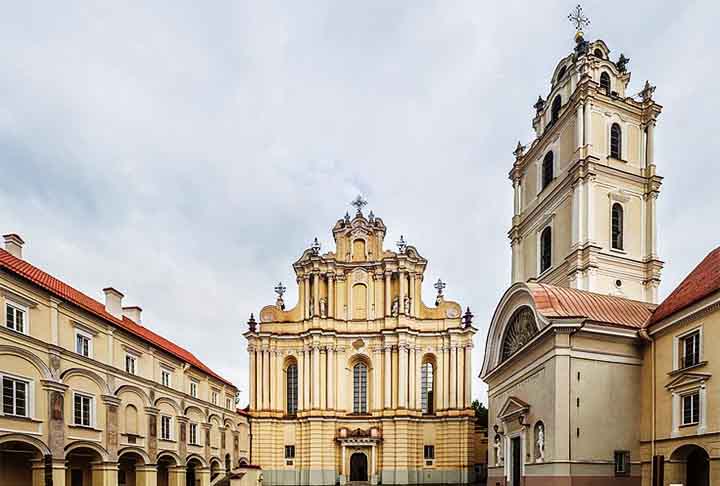 Os Estados Bálticos permaneceram parte integrante do Império Russo até 1918. Na época, ocorreu a revolução russa, e as Repúblicas da Lituânia, Letônia e Estônia declaram-se Estados independentes da influência russa e comunista.