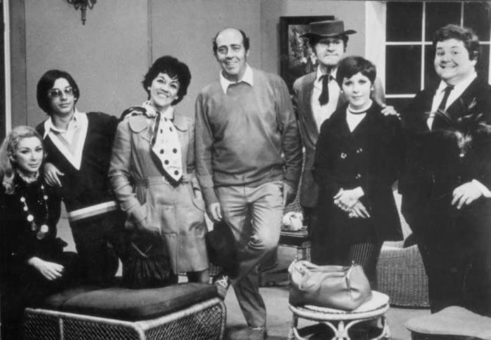 Entre 1954 e 1955, ainda antes da maioridade, Jô participou de musicais no cinema. No ano seguinte, em 1956, ele estreou na televisão, no programa Praça da Alegria, um humorístico na Record. 