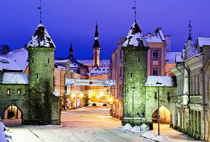 Em 1940, como parte do acordo com a Alemanha Nazista, os soviéticos reanexaram as três nações, que passaram a fazer parte da União das Repúblicas Socialistas Soviéticas.