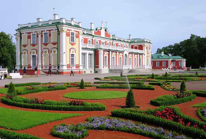 Gradativamente, os Países Bálticos foram conquistados pelo Império Russo. Pedro, o Grande, obteve dos suecos a parte setentrional e sua sucessora, Catarina II da Rússia, conquistou a parte meridional.