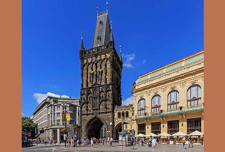 A Powder Tower está situada em Riga, Letônia, e originalmente fazia parte do sistema defensivo da cidade. A atual Torre da Pólvora foi construída em 1650 e renovada nos anos de 1937 a 1940, quando foi adicionada à estrutura do Museu da Guerra da Letônia.