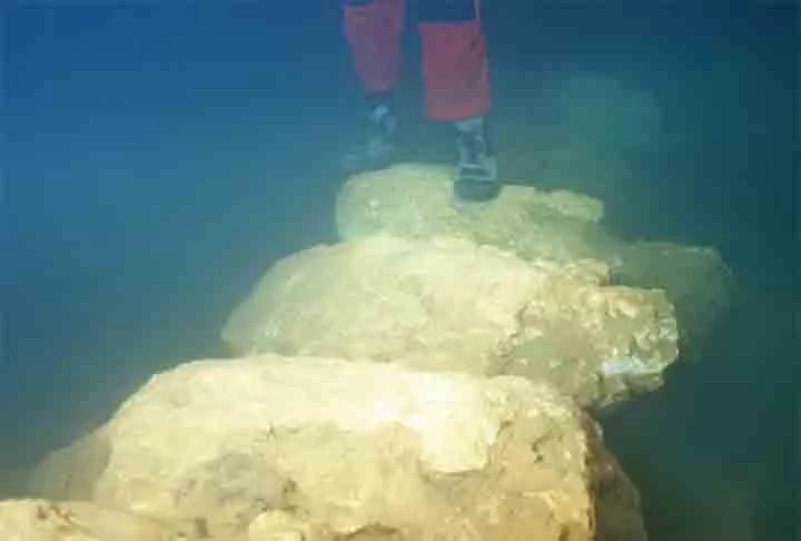 Habitantes mais antigos - Estudos em uma ponte de pedra submersa em caverna na ilha de Maiorca, no Mediterrâneo, revelaram que os humanos viveram ali em época anterior ao que se supunha
