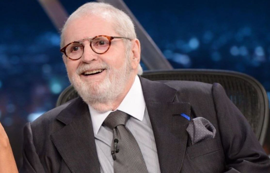 A pessoa que se diz humilde, se era, deixou de ser.