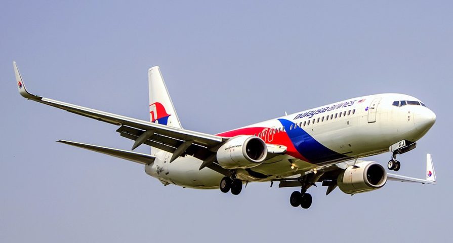 Uma das teorias conecta essa carga e um material supostamente vinculado às atividades de inteligência chinesa. A sugestão é de que a aeronave teria sido sujeita a um possível sequestro ou até mesmo abatida por caças americanos.