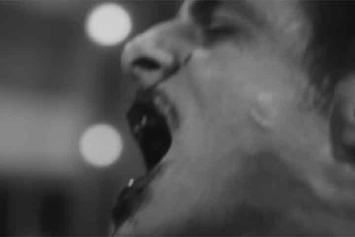 “Late Night With The Devil” recebeu 97% de aprovação dos críticos no site Rotten Tomatoes, que reúne avaliações especializadas de cinema e televisão. 
