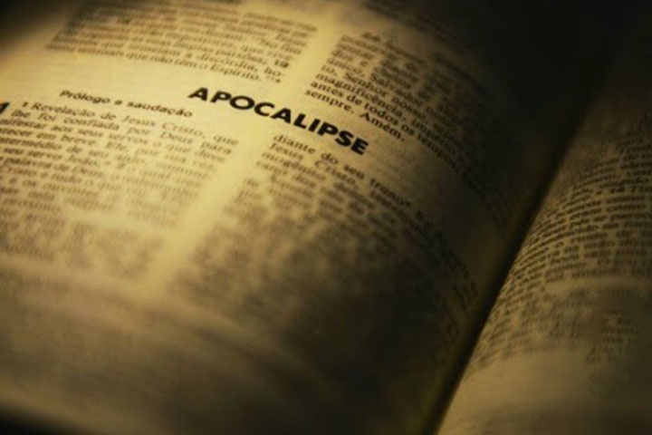 No versículo 18 do capítulo 13 está escrito: “Quem tiver discernimento calcule o número da besta, pois é número do homem, e seu número é 666”. Tal referência consolidou o número como maldito. 
