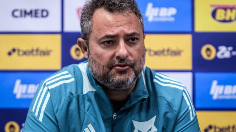 Presente na pré-temporada nos Estados Unidos, dirigente afirmou que jogador 'é o melhor camisa 10 do futebol brasileiro' 