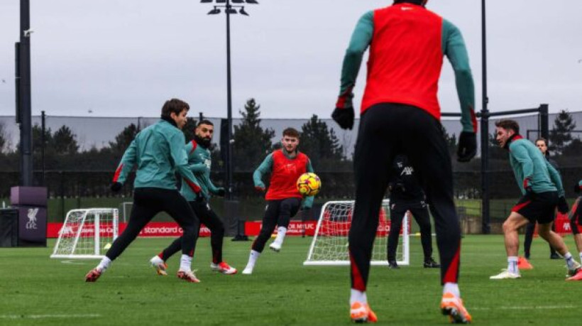 Equipes se enfrentam em partida válida pela 22ª rodada da Premier League 2024/25
